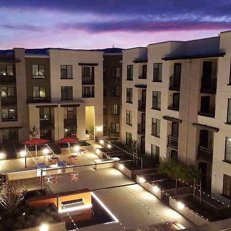 Apartamento Oakwood Mountain View Exterior foto