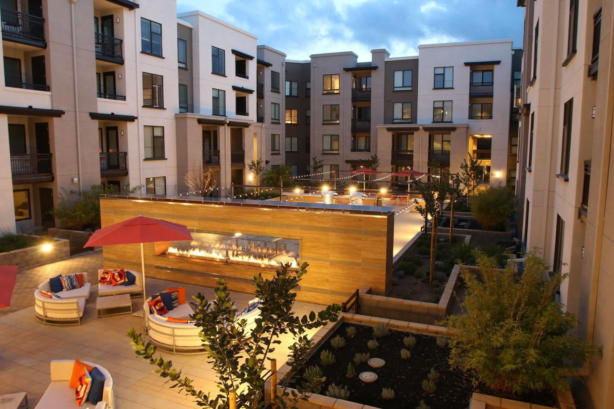 Apartamento Oakwood Mountain View Exterior foto